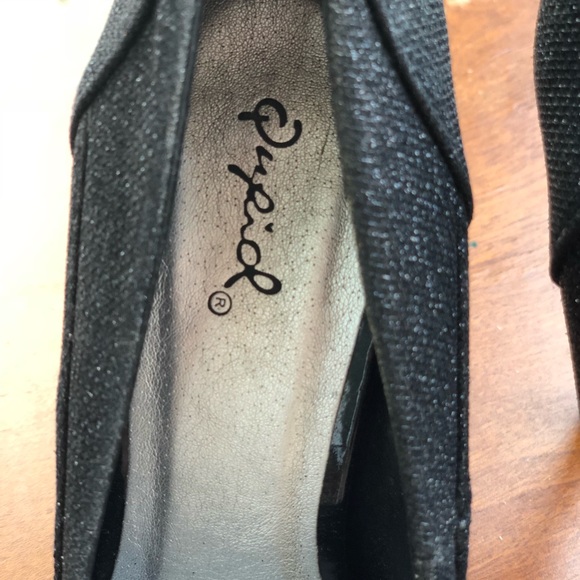 Qupid size 6.5 black textured heels - Picture 4 of 4